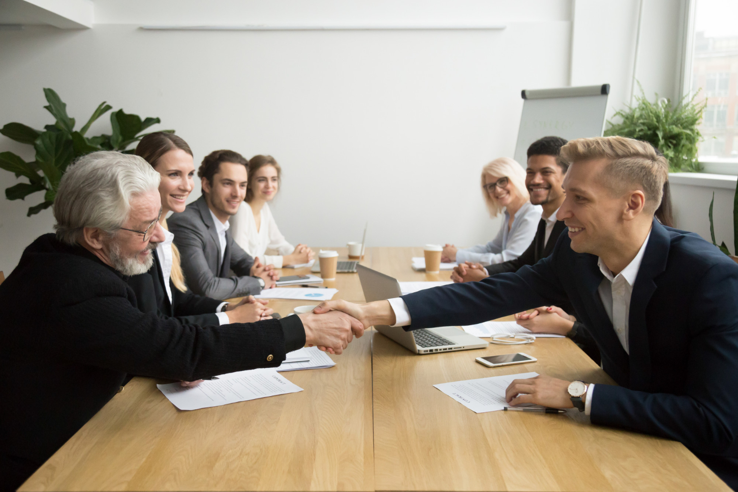 Handshake icon symbolizing a business partnership